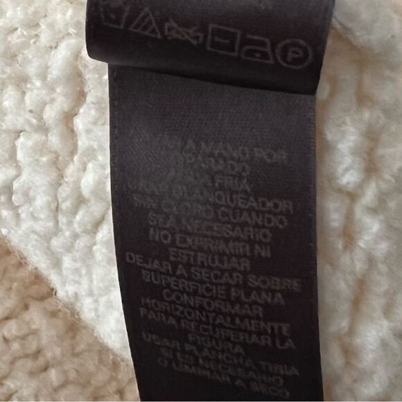 Liz Claiborne Cream V-neck Oversized Sweater size Medium - Picture 7 of 8